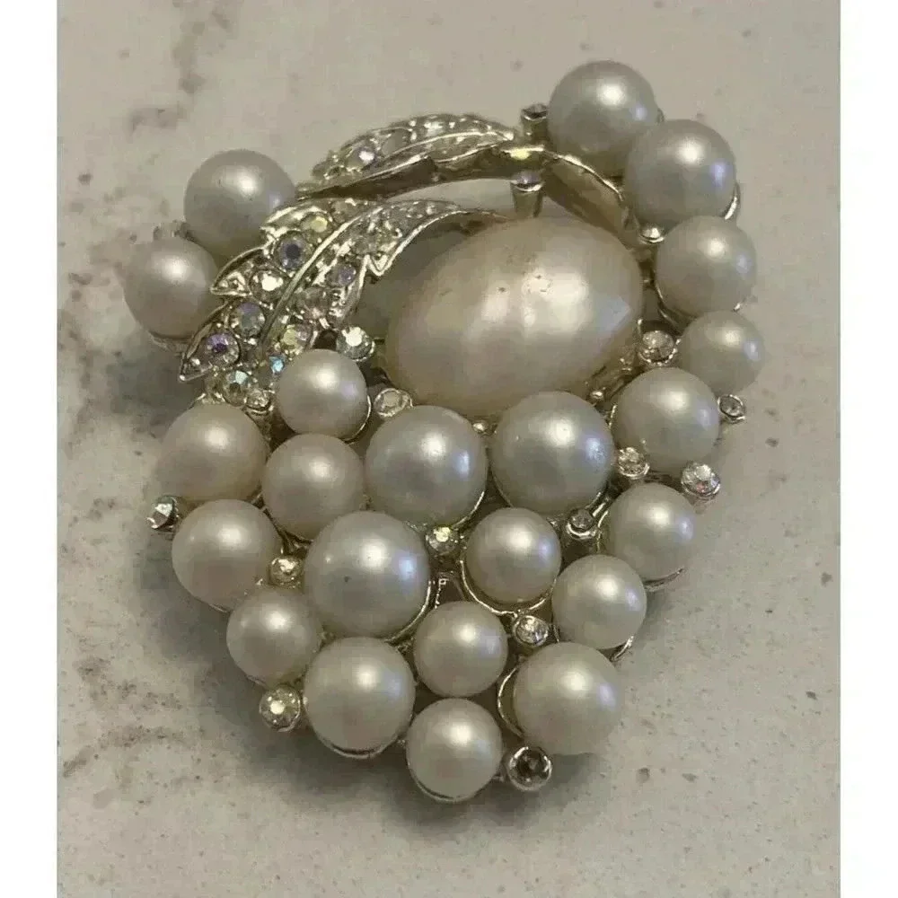 Vintage Baroque‎ Pearl Gold Tone AB Aurora Borealis Rhinestone Brooch READ